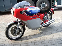 MV-Agusta-750-SS-6.jpg