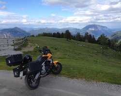 Blick auf Dobratsch, Gerlitze und Gurktaler Alpen.jpg