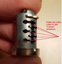 Hier die &quot;Löcher&quot; indem die Federn hineinkommen