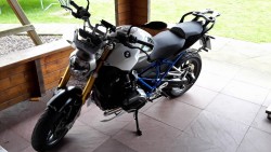 R1200R-Huette1.jpg