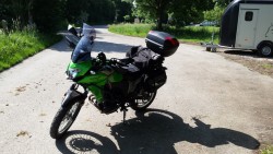 Versys X mit MRA Schirm + Aufsatz