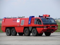 Altenburg-Nobitz_Airport_Rosenbauer_Panther.jpg