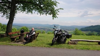 wunderbarer Ausblick und Schleppertreffen unten im Ort