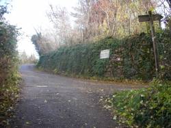 Hier muss nochmal ganz scharf rechts abgebogen werden (dies ist die Umfahrung der Wegstrecke des vorigen Bildes)