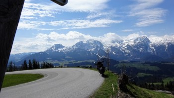 im Hintergrund das Tennengebirge (rund 2.300m hoch)