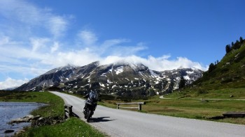 am Radstädter Tauern Pass (Mittag bei 7 Grad u. steifer Brise)