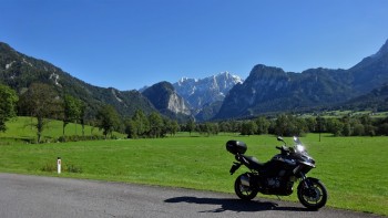 Blick zurück ins Gesäuse (6 Grad um 13.30 Uhr; ziemlich schattig)