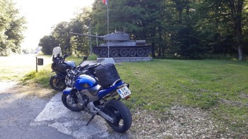 nen alten Panzer haben wir in Kroatien auch gefunden für ein Foto